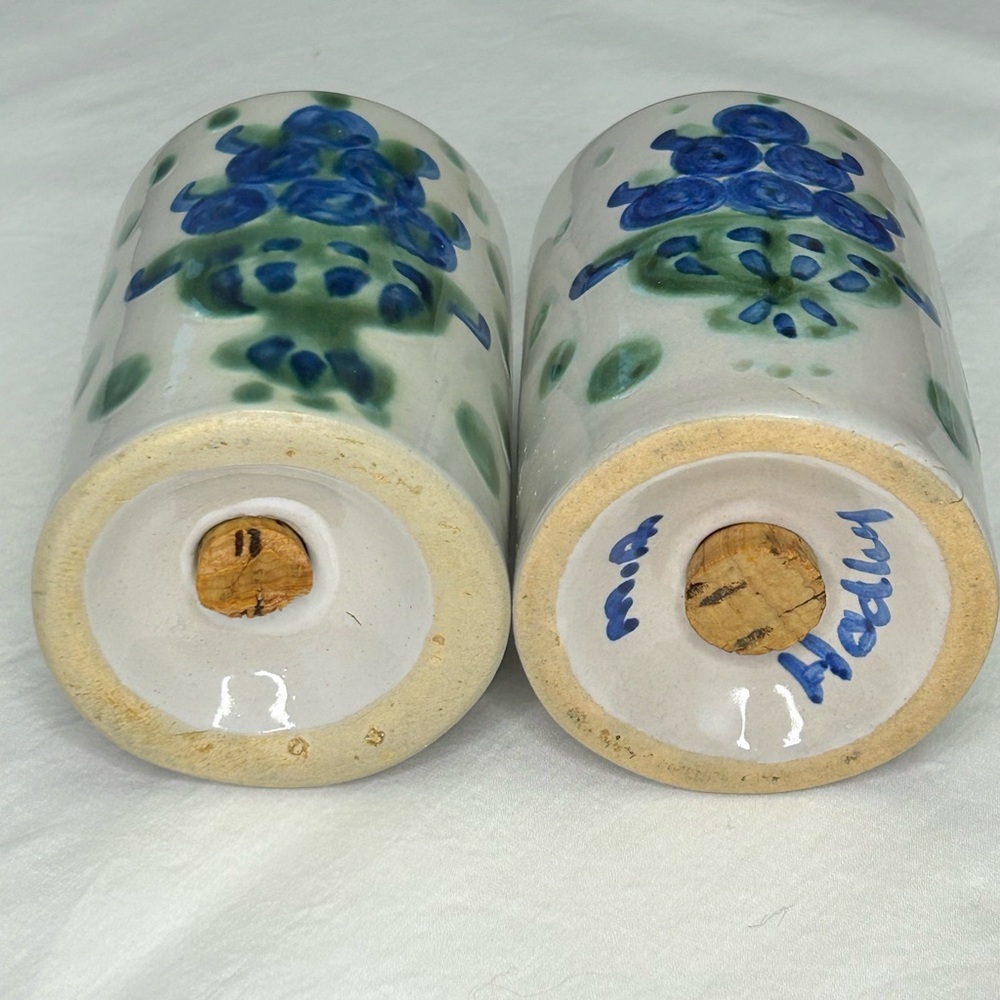 M. A. Hadley Stoneware Salt & Pepper Set Blueberries VINTAGE MADE U.S.A. 4.5X2.5 - Picture 2 of 9